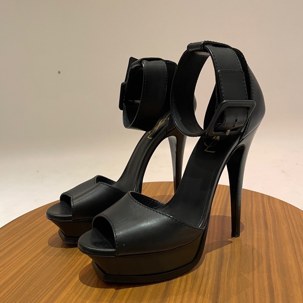 Saint Laurent Leather heels